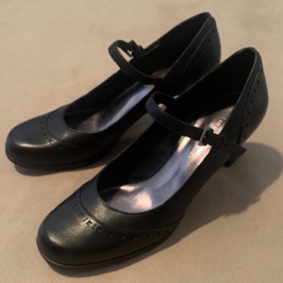 Etienne Aigner Leather Mary Jane Heel Pumps NWOT- size 6 1/2 Black - Picture 3 of 12